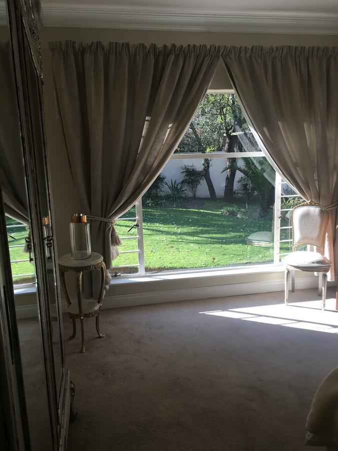 יוהנסבורג Vair'S Place Guest House In Sandton Paulshof - Apartment, Lux Suites & Spa מראה חיצוני תמונה