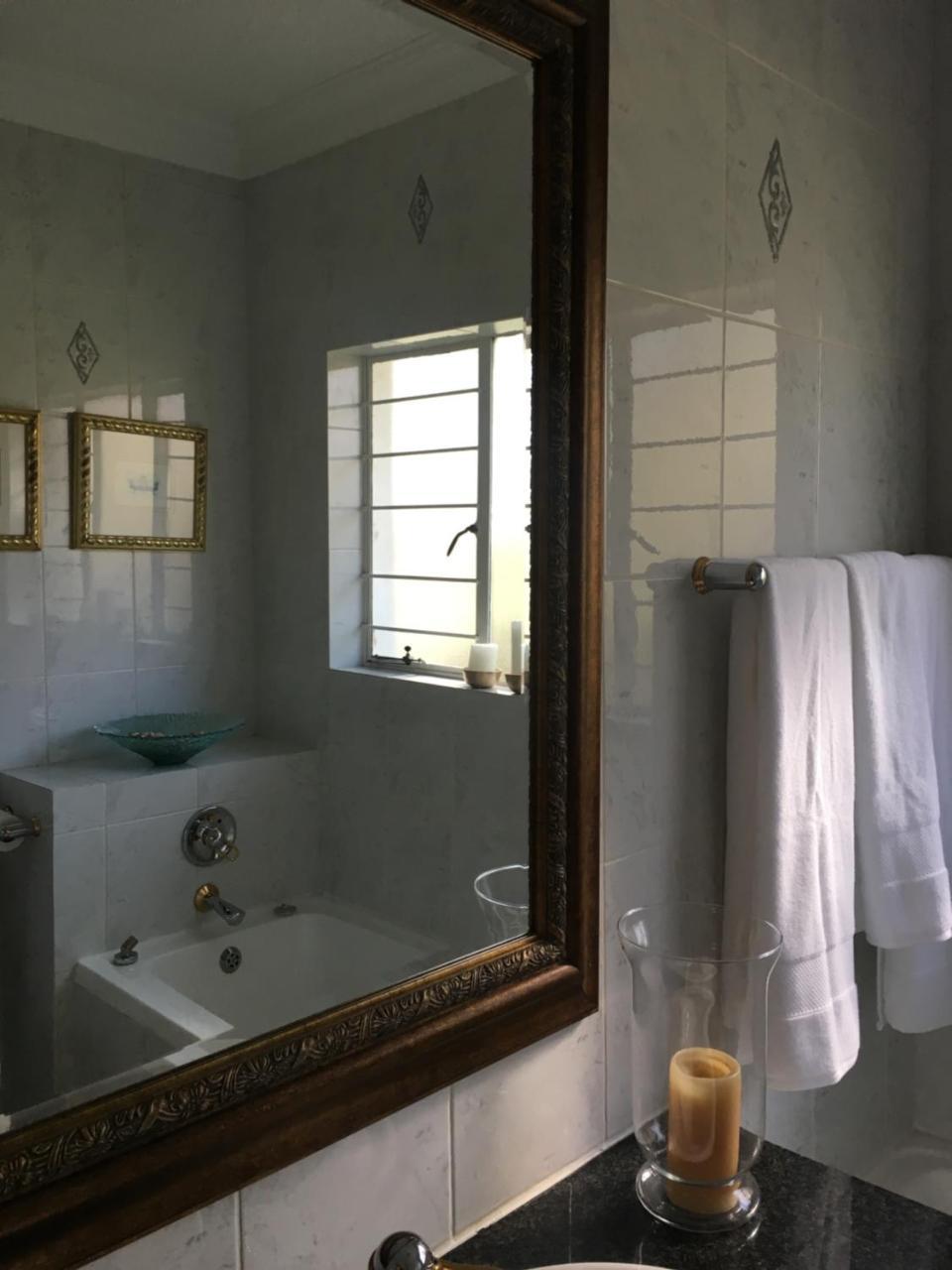 יוהנסבורג Vair'S Place Guest House In Sandton Paulshof - Apartment, Lux Suites & Spa מראה חיצוני תמונה