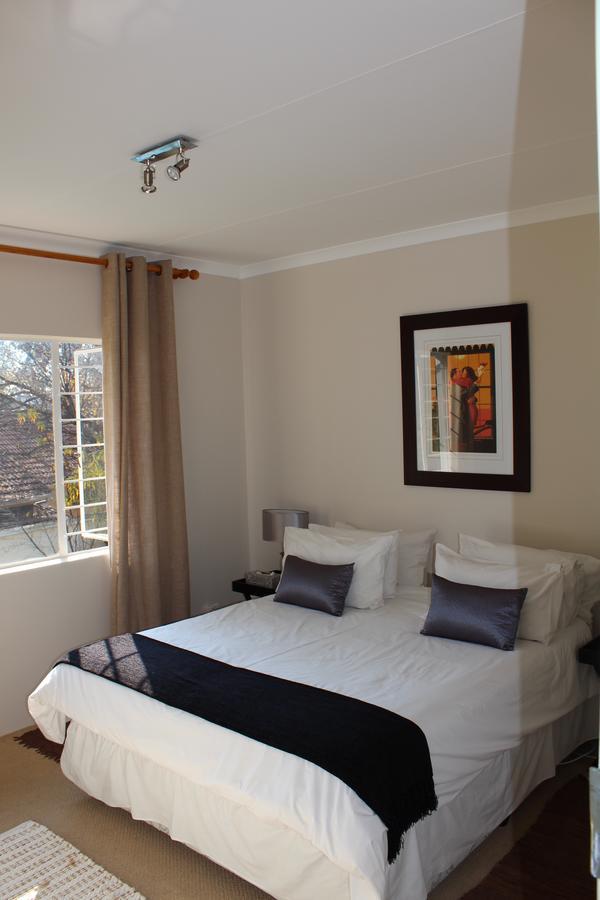 יוהנסבורג Vair'S Place Guest House In Sandton Paulshof - Apartment, Lux Suites & Spa מראה חיצוני תמונה